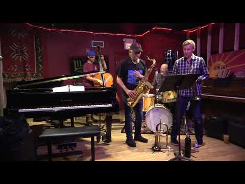 Guarda Jerry Bergonzi Quartet "Creature Feature" w/ Phil Grenadier, Sean Farias & Luther Gray 9/5/22 su YouTube Guarda Jerry Bergonzi Quartet "Creature Feature" w/ Phil Grenadier, Sean Farias & Luther Gray 9/5/22 su YouTube