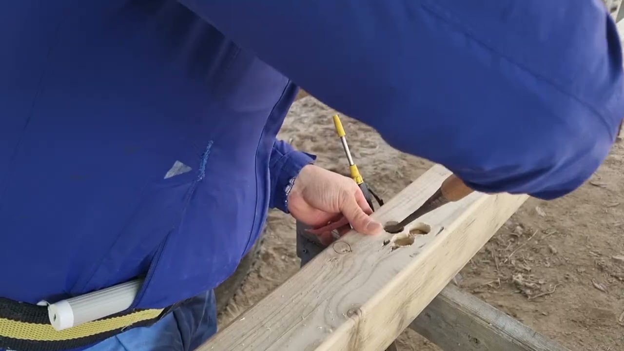 천장 용마루 교체 작업 