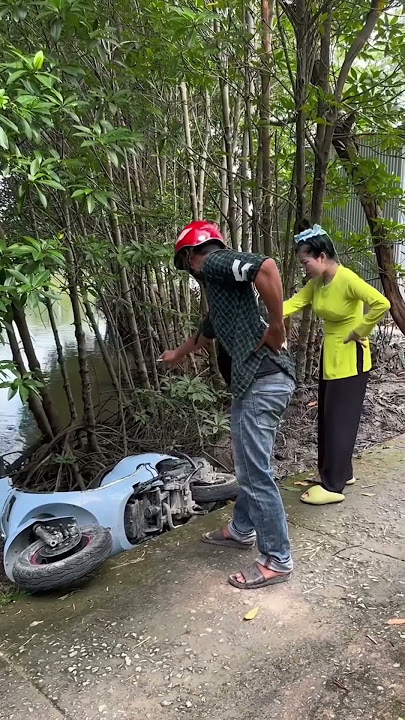 Em Chỉ Muốn Giúp Thôi Mà #giaitri #giadinh #funny #haihuoc #bokem #shorts