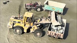 CAT 966E Wheel Loader Loading Massive Quarry Boulders into Dump Truck | Extreme Heavy Equipment 🚜🪨🚛 screenshot 4