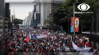Manifestações contra Bolsonaro e por mais vacinas acontecem pelo Brasil