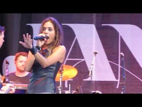 Jana Kramer - I Hope It Rains @ Cherry Fest 2013