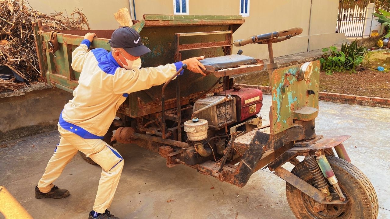 Genius Restores an Abandoned Dump Truck Like Never Before Into a Brand-New Beast
