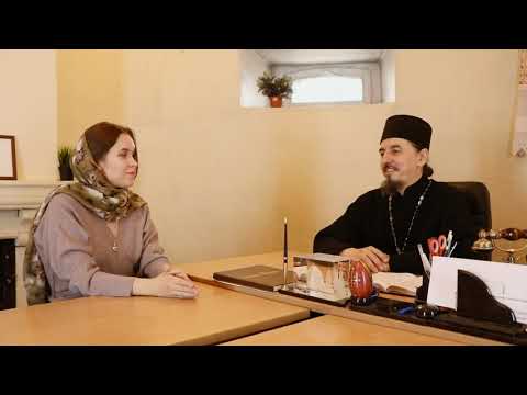 "Батюшка, подскажите, почему женщины надевают платки в храмах и откуда это пошло?"