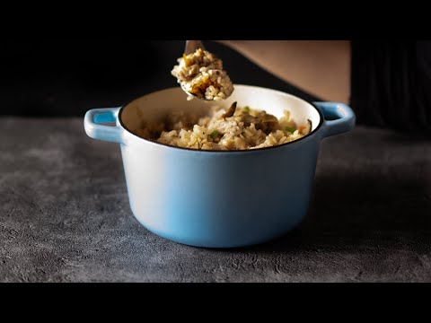 【鑄鐵鍋料理食堂】鑄鐵鍋飯中華風！12道用鑄鐵鍋輕鬆完成的中式飯料理～香腸煲仔飯、上海菜飯、窩蛋牛肉煲飯等簡單又美味的炊飯一次學會！