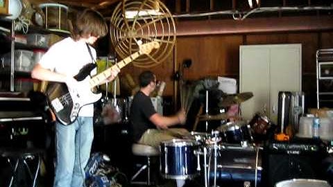 moving units-between us & them cover drum and bass only