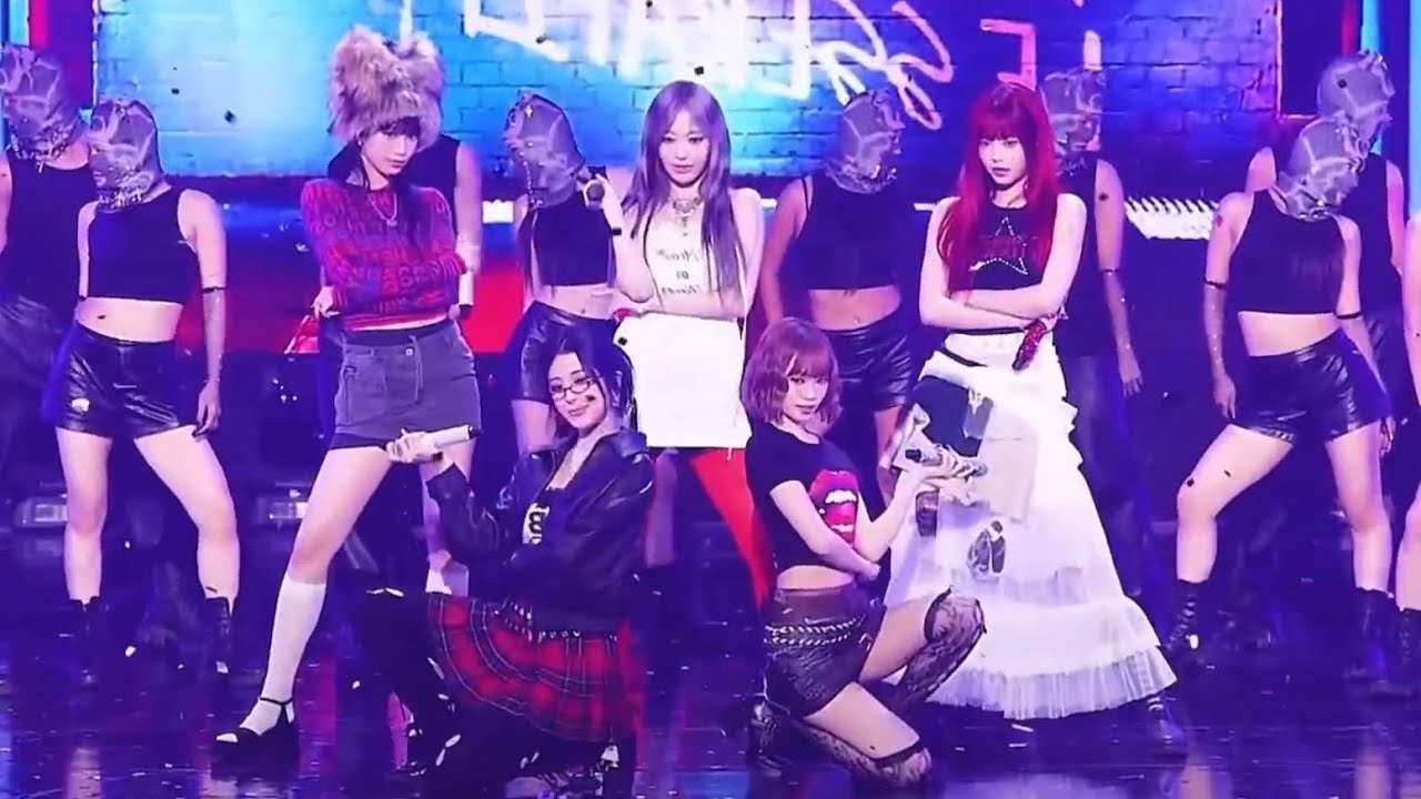 LE SSERAFIM-1-800-hot-n-fun(dance practice mirrored) - YouTube