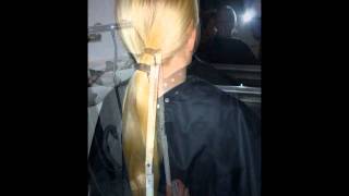 Annabel knipt haar haar voor Stichting Haarwensen screenshot 1