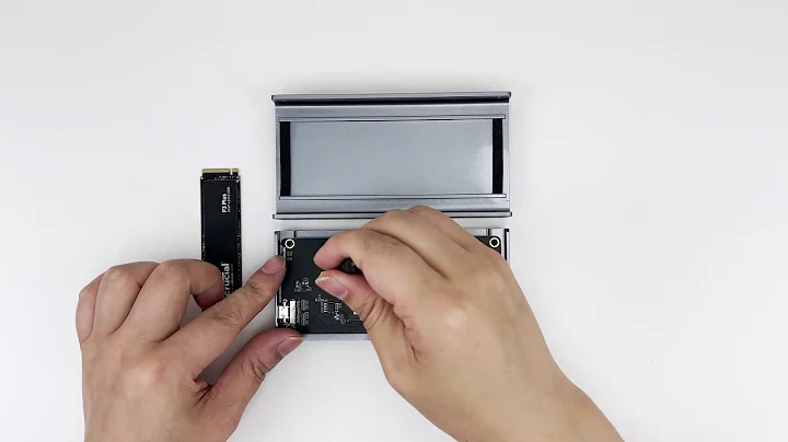 Install M.2 SSD into Qwiizlab USB4 NVMe PCIe Enclosure