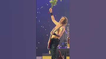 Thumbnail of Rick Springfield windmilling roses during Jessie’s Girl May 29, 2025