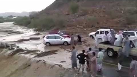 THE BIGGEST AND MOST POWERFUL SINKHOLES, FLASH FLOODS AND LAND SLIDES EVER CAUGHT ON CAMERA 2017