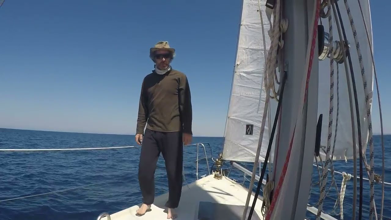 Navigare In barca a vela verso l'isola di Gorgona