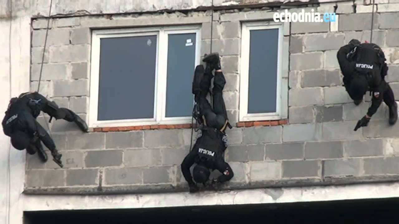 Ćwiczenia policyjnych antyterrorystów