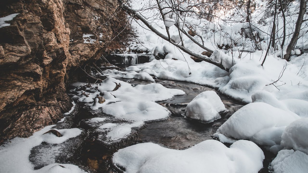 在 YouTube 上观看 Icy Winter River 在 YouTube 上观看 Icy Winter River