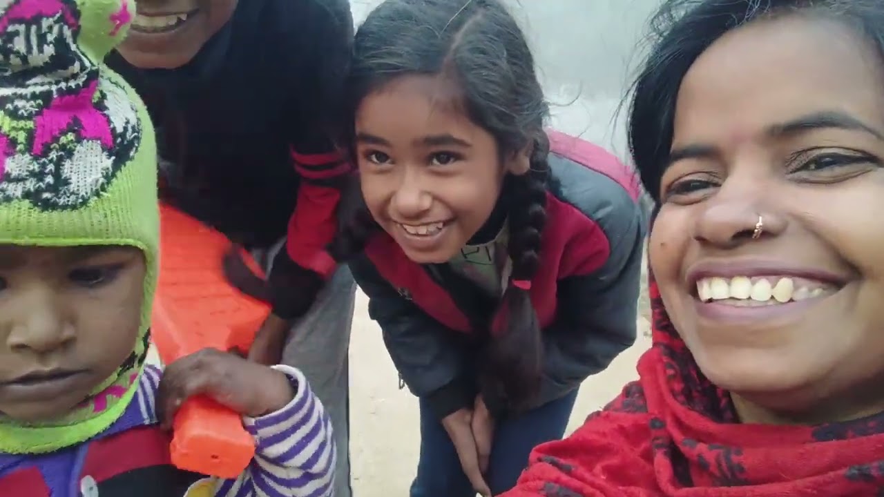 कोइरा में हो र😆ही मौज मस्ती 👌 मिस गीता 👍मौर्य ब्लॉक 🙏