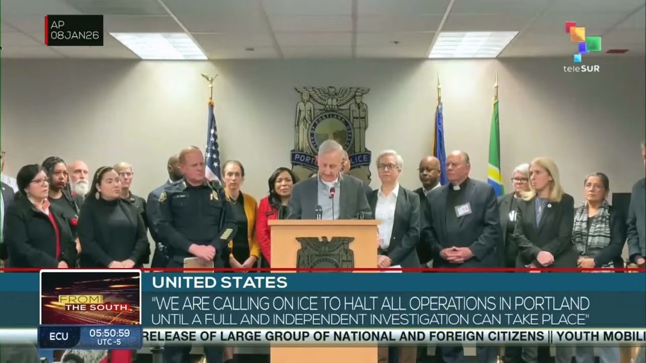 Протесты в Портленде у здания иммиграционной и таможенной службы США.