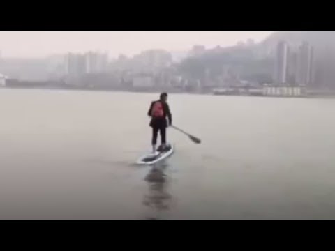 Man commutes to work on SUP in SW China