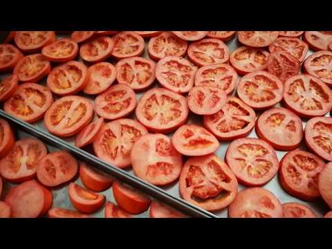 Video: Jak Si Vyrobit Bylinkové Pečené Brambory A Cherry Rajčatovou Svačinu