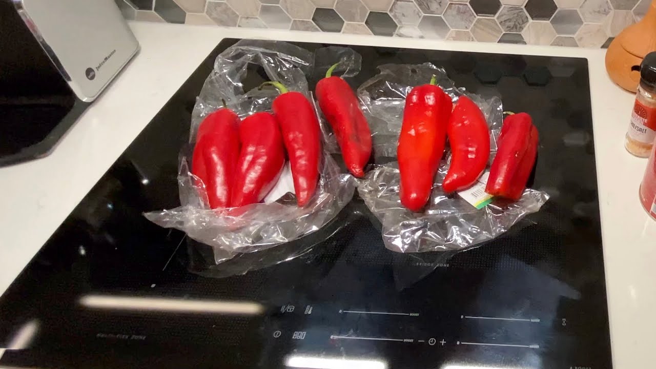 Grillad röd spetspaprika på balkanvis - YouTube
