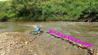 Amazing Fish Traps With Rocks - Primitive Fishing Skills - River Fishing Skills - Wild Fish Hunting