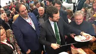 Casado, Mañueco y Feijoó, en el stand de Guijuelo en Fitur