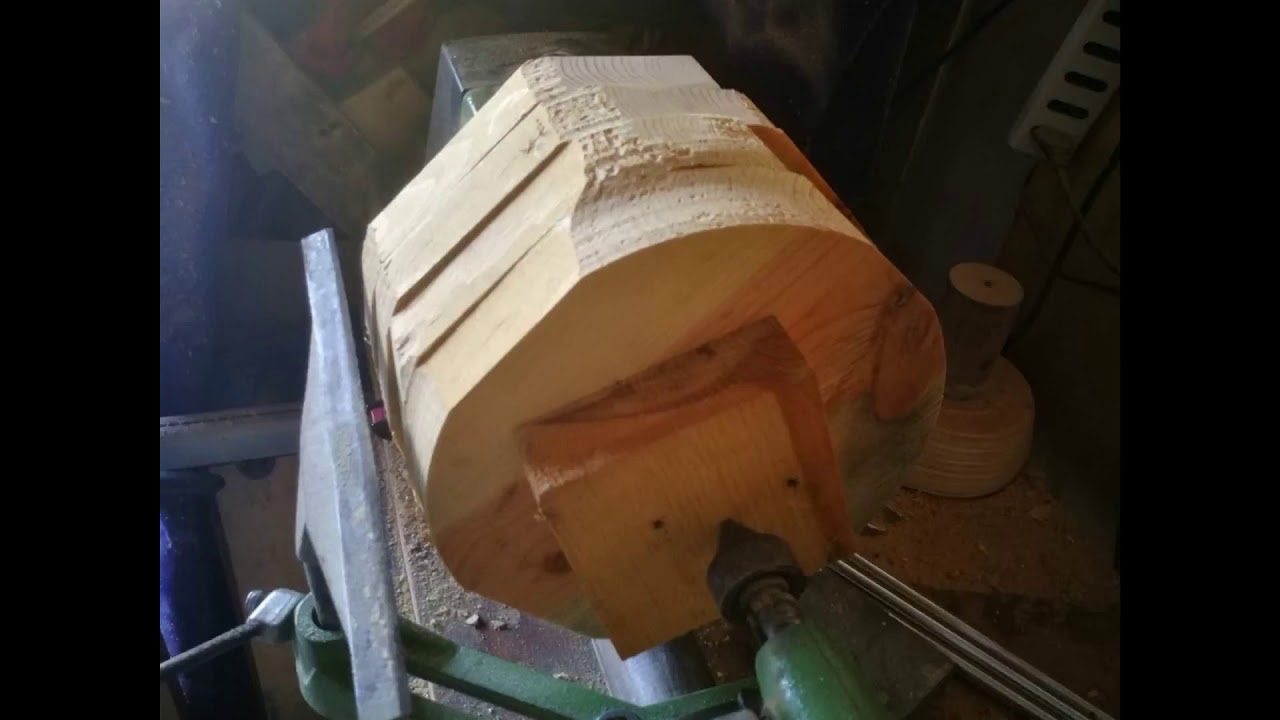 Vaso in abete, finitura con turapori e lucido nitro