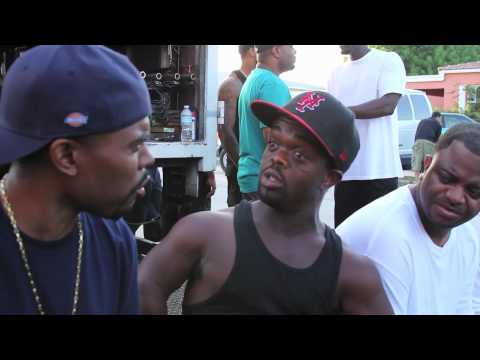LIL DUVAL BENJI BROWN AND A MIDGET DISCUSSING TALL...