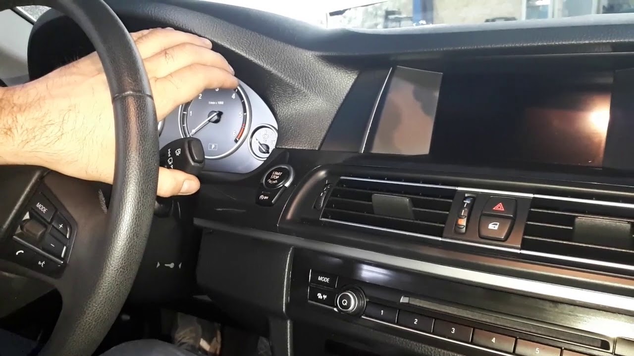 Picking up the wipers in the service position of the BMW F10 YouTube