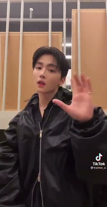 Trainee A Sangwon dance to