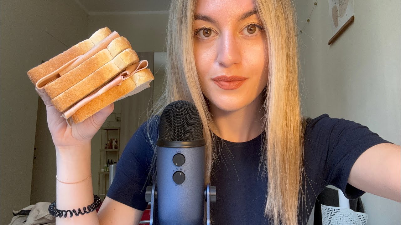 EATING TOAST 🥪 rispondo ai vostri commenti (muckbang asmr ita)