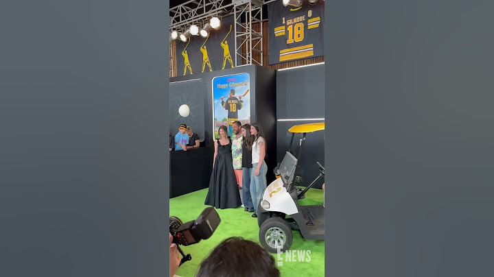 Adam Sandler is having a tee-rific time with his family at the Happy Gilmore 2 premiere. ⛳