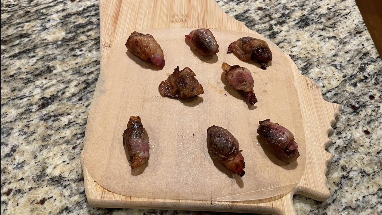 Бекон завернутый финиками, фаршированный миндалем. Уникальная закуска.