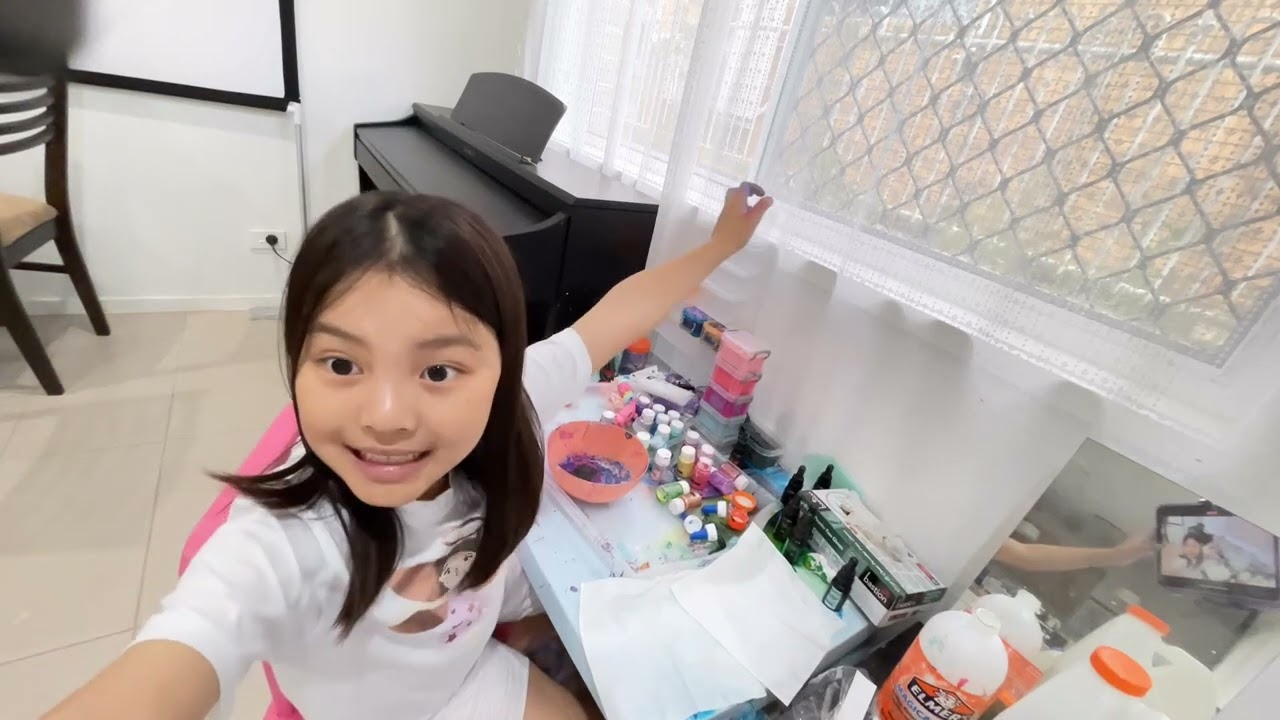 Mix in all pigment CHALLENGE! Red to Pink| Ariana’s Crazy House