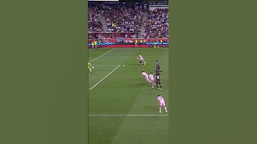 進球！梅西 Messi 吸引包夾，妙傳給隊友，積極跑位，輕鬆進球！