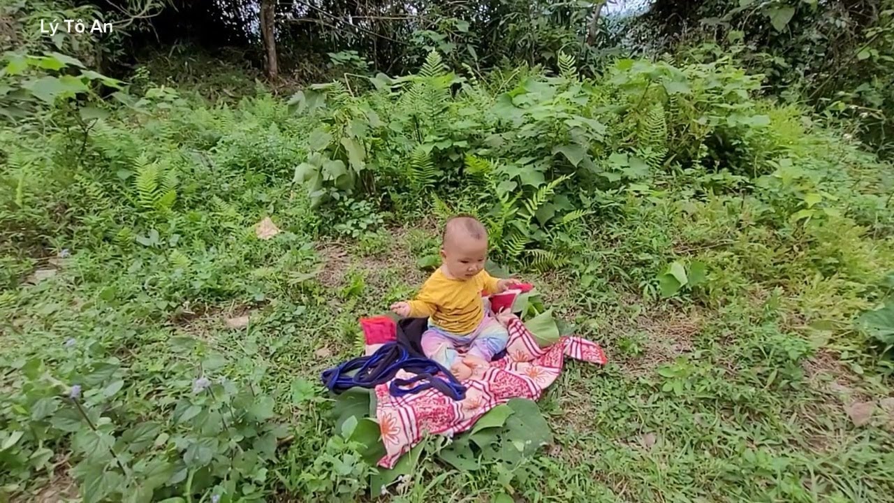 Mother And Child, Chopping Wood and Coming home, Met a Child who was Unexpectedly Wronged.