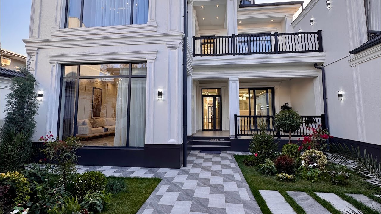 БЕЛОСНЕЖНЫЙ КРАСАВЕЦ