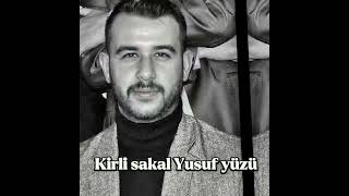 Fırat Yılmaz Çakıroğlu - Beyaz gömlekli bir pozu gülüyor Reis Resimi