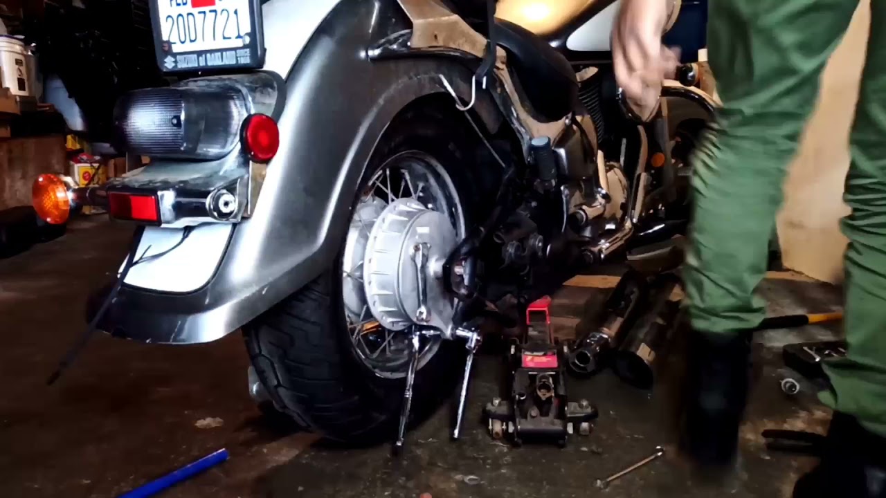 Changing the Tire of a Suzuki VL800