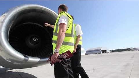 airBaltic Boeing 737 external check by our pilots (part 5 of 6 - Left fuselage, main gear and Wing)