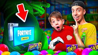 KLEINER JUNGE baut GEHEIMES GAMING ZIMMER in KINDERSPIELELAND! 😲