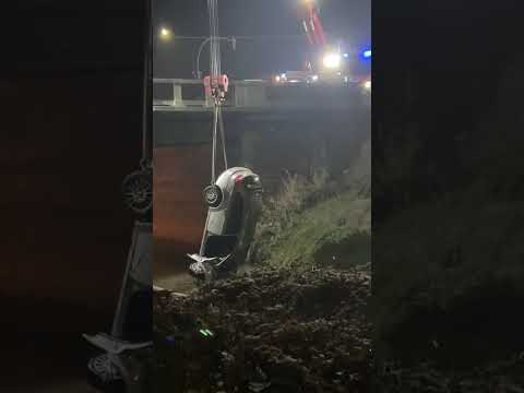 Video Rovigo, incidente nella notte, auto in Adigetto