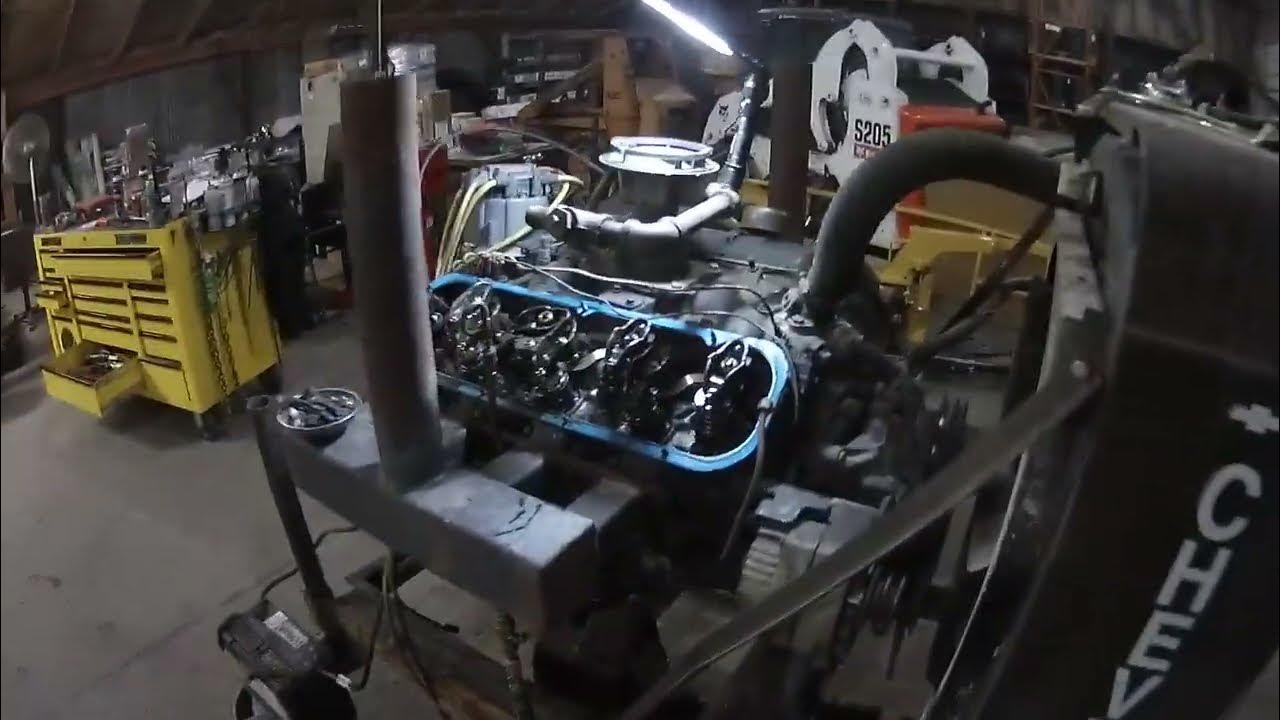 Big block 454 Chevy power unit, leaking intake valve repair with head