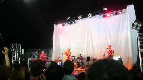 Django Django - Waveforms (Live) - Field Day, London 2/6/2012