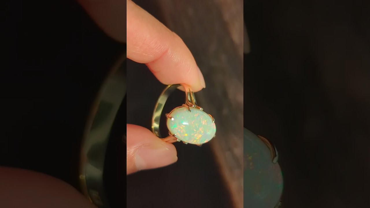Vintage Australian Oval White Opal Cabochon 10ct Gold Ring 