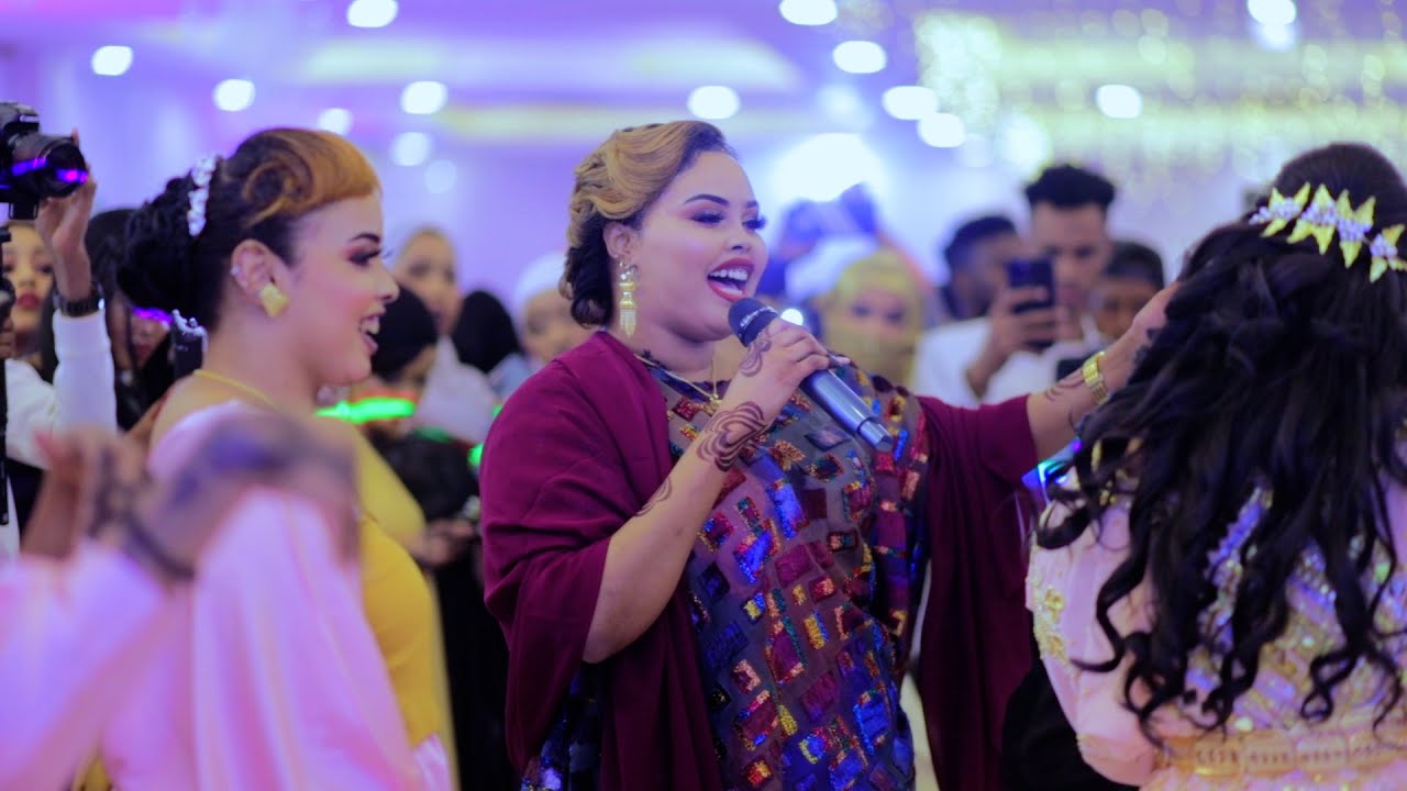 Kop bolali ona porno filmlarda rol oynashga qaror qildi.