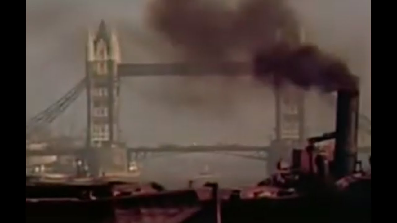 ⁣Changes in the Thames Traffic from 1915 to Today