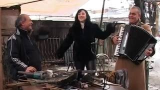 Video thumbnail of "Ionica Minune & Mihaela Staicu-  Mi s-a rupt caruta-n drum (la rece)"