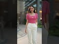 เปลี่ยนลุคให้ปัง! กับเสื้อครอปไหมพรมทรงเข้ารูป ใส่สบายแต่ดูดีทุกองศา