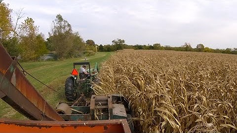 John Deere 2755 with a New Idea one row corn picker