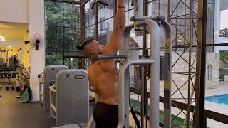 How To: Single arm assisted pull-up